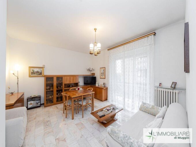 AMPIO 2 LOCALI ALL’ULTIMO PIANO. LIBERO.